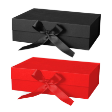 Cutii cadou cu magnet si fundita pentru cadouri de lux