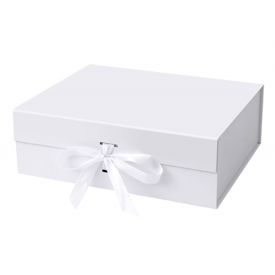 Cutii albe cu fundita satin si inchidere magnetica 28x18x8cm