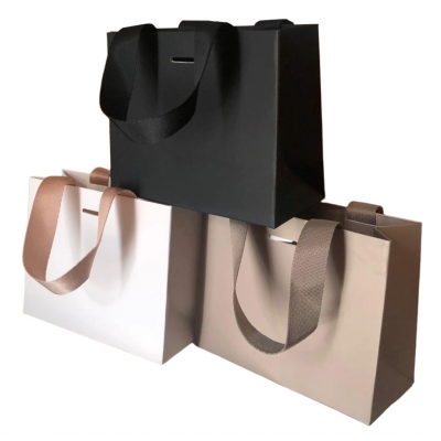 sacose de cadouri din carton rigidi cu manere textile