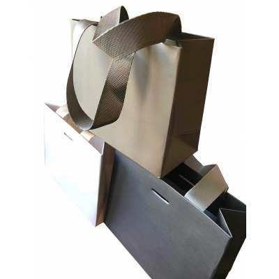 Pungi de cadouri din carton rigid in diverse culori